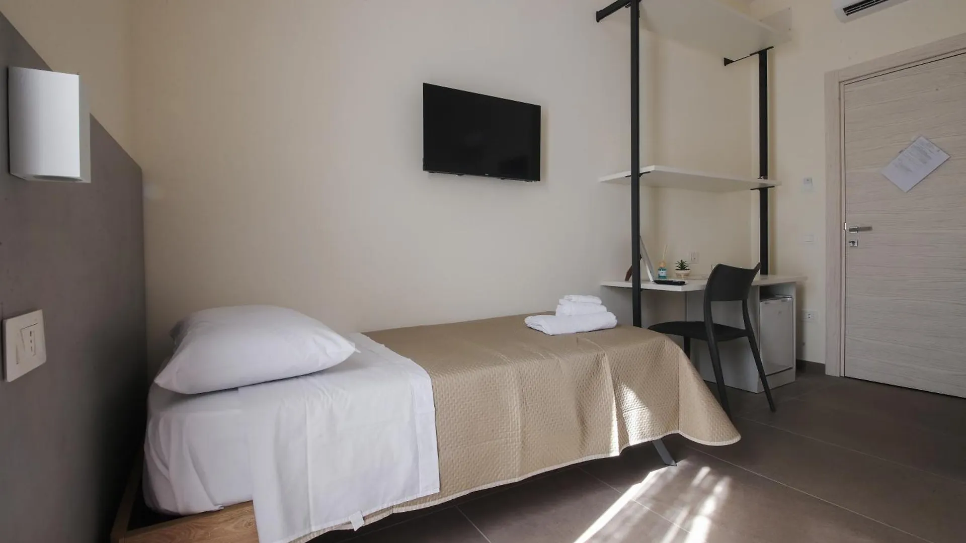 Dimora Savoia Bed & Breakfast Naples