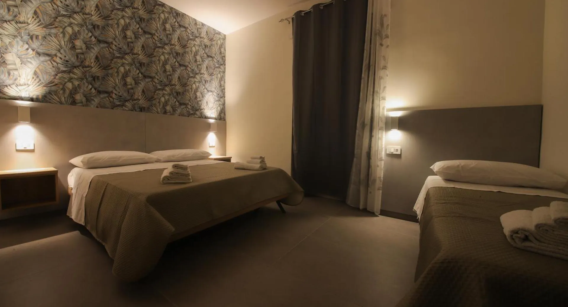 Dimora Savoia Bed & Breakfast Naples 0*,