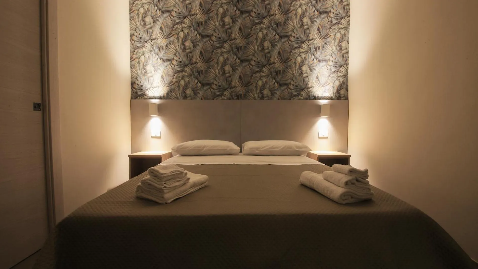 Dimora Savoia Bed & Breakfast Naples 0*,